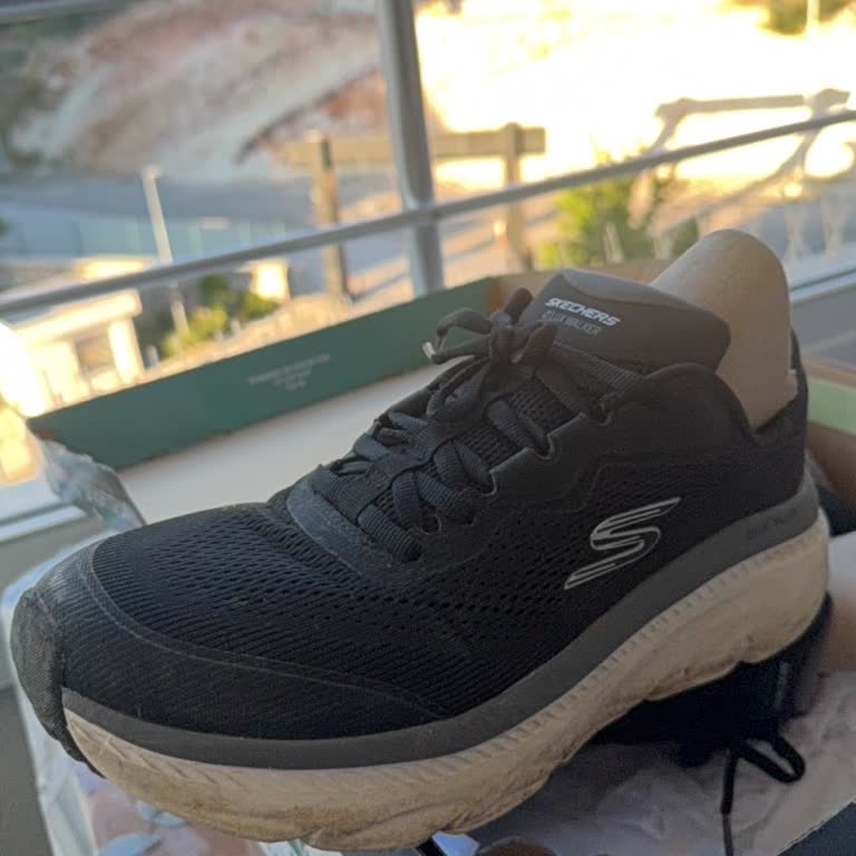 Skechers D’Lux Walker Ayakkabısındaki Şiddetli Koku Sorunu Ve Değişim Talebi