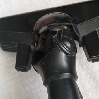 Bosch Unlimited Seri 6 Dikey Süpürge Hortum Bağlantısındaki Kırık Parça Ve Hızlı Çözüm Talebi