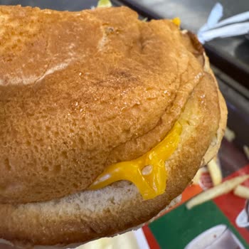 Burger King Şubesinde Buz Gibi Ve Lezzetsiz Yemek İçin Özür Ve Telafi Talebi