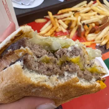 Burger King Şubesinde Buz Gibi Ve Lezzetsiz Yemek İçin Özür Ve Telafi Talebi
