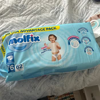 Molfix Bebek Bezinde Yırtık Paket Ve Tuz Benzeri Kalıntı