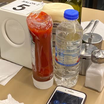 Garsonların Sürekli Geçiştirmesi Ve Uzun Bekleme