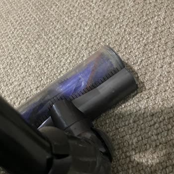 Dyson V12 Süpürge Hortumu Kendi Kendine Kırıldı: Ücretsiz Değişim Talebi