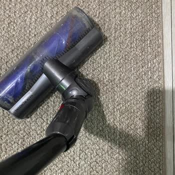 Dyson V12 Süpürge Hortumu Kendi Kendine Kırıldı: Ücretsiz Değişim Talebi