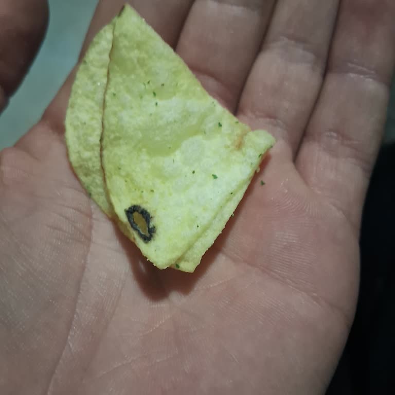 Lays Cipsindeki Katlanmış Parçalar Boğazı Tahriş Etti: Sağlık Riski