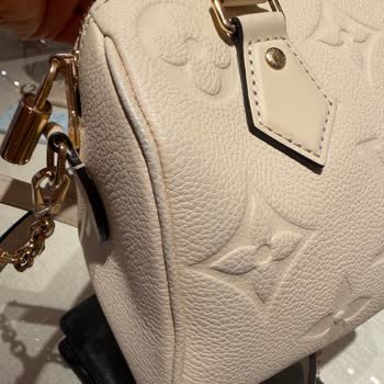 Lacivert Süet Elbisenin Boyaması Louis Vuitton Çantamı Zarar Gördü