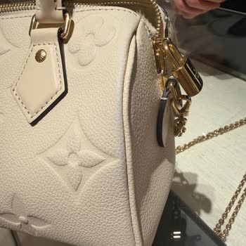 Lacivert Süet Elbisenin Boyaması Louis Vuitton Çantamı Zarar Gördü
