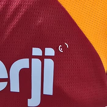 Çocuk Formasındaki İsim Baskısı Hemen Soyuluyor