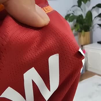 Çocuk Formasındaki İsim Baskısı Hemen Soyuluyor