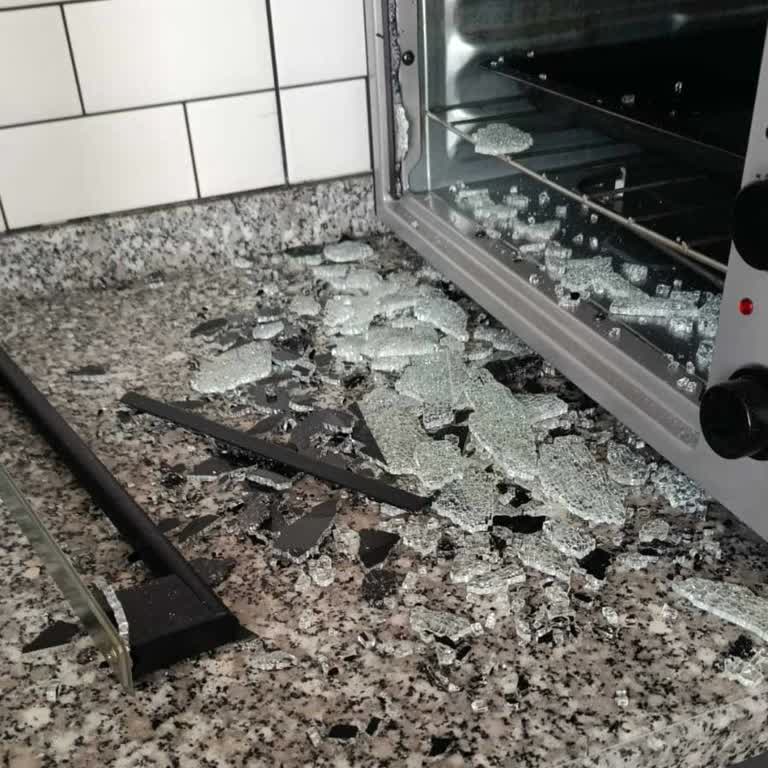Kumtel Mini Fırının Ön Camı Patladı, Güvenlik Riski Ve Ücretsiz Değişim Talebi