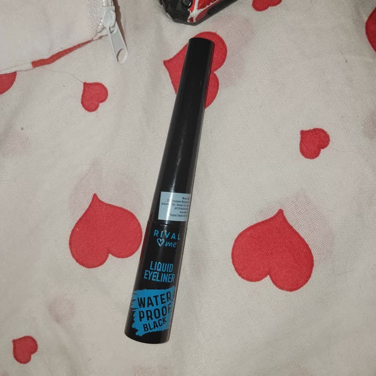Waterproof Dediği Eyeliner Gözde Bulaşma Ve Kaşıntıya Neden Oldu
