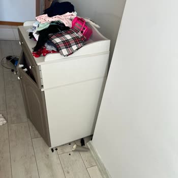 Pierre Cardin Mobilya’da Güvenlik Sorunu: Çocuk Odası Şifonyeri Kırıldı Ve Bacak Yaralandı