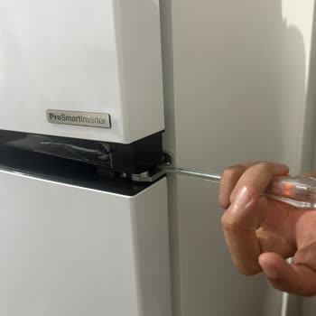 İlk Kullanımda LED Işığı Yanmayan Ve Elektrik Kaçağı Olan Buzdolabının Acil Değişim Ve Onarım Talebi