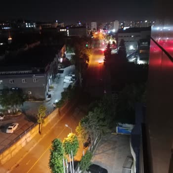 Yenibosna Merkez Mahallesinde Sokak Lambalarının Yanmaması Güvenlik Sorunu Oluşturuyor