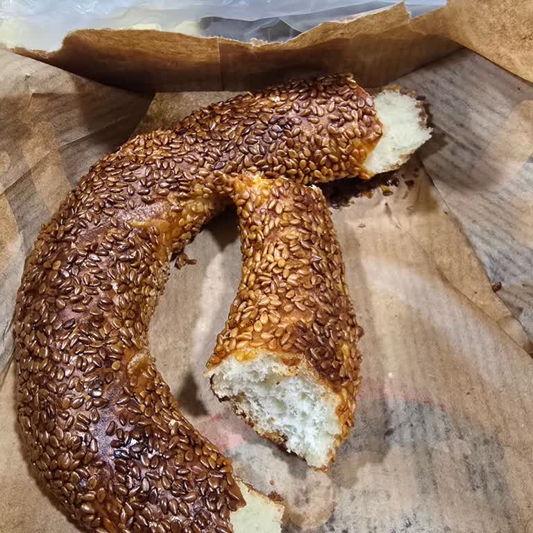Cevizli Simit İstememe Rağmen Bayat Simit Verildi Ve Ücret Alındı