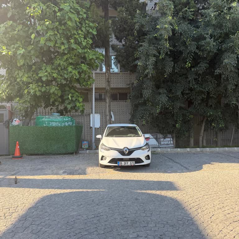 Kapalı Otoparkta Araç İçeri Alınmadı, Diğer Araçlar İçeride