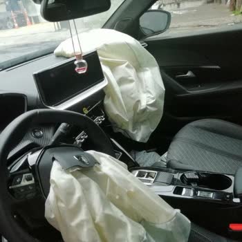6 Ay Serviste Kalan Ağır Hasarlı Peugeot 2008 İçin İkame Araç Ve Değişim Talebi