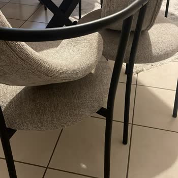 Fethiye Çetmen Mağazasında Üretim Hatalı Sandalyelerin Değişimi Talebi