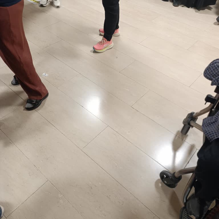 G Blok Gastroenteroloji Bekleme Alanında Sandalye Eksikliği Hastaları Zor Duruma Sokuyor