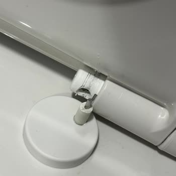 Vitra Klozet Kapak Menteşesi Kısa Sürede Kırıldı Ve Garanti Talebi