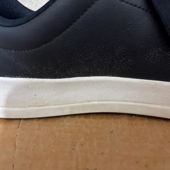 Boyner Mağazasında İlk Kullanımdan Beyaz Lekeli Sneaker Ve Yetersiz Açıklama