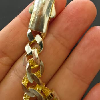 Altın Kaplamalı Bileklik Karardı, Garaj Steel'den Cevap Gelmedi