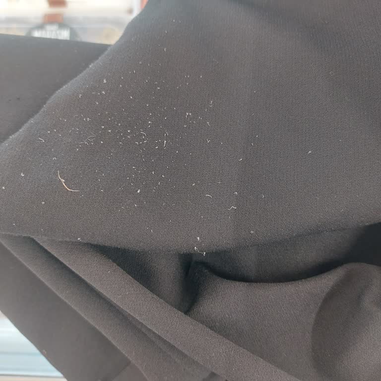 Hasır Çanta Pantolona Ve Arabaya Zarar Verdi, Mağaza İadeyi Reddetti
