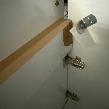 Kırık Banyo Dolabı Teslim Edildi, Söz Verilen İade Ve Değişim Gerçekleşmedi