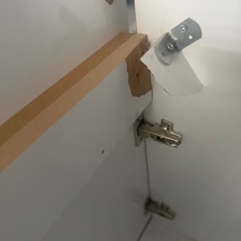 Kırık Banyo Dolabı Teslim Edildi, Söz Verilen İade Ve Değişim Gerçekleşmedi