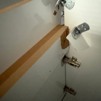 Kırık Banyo Dolabı Teslim Edildi, Söz Verilen İade Ve Değişim Gerçekleşmedi