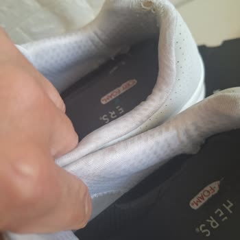 Az Kullanıma Rağmen Skechers Ayakkabının İç Astarında Yırtılma Ve N11'in İade Red Kararı