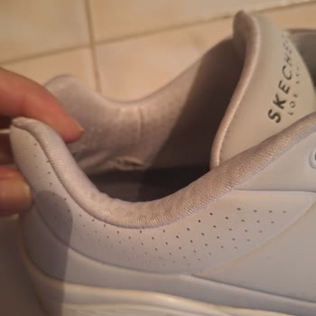 Az Kullanıma Rağmen Skechers Ayakkabının İç Astarında Yırtılma Ve N11'in İade Red Kararı