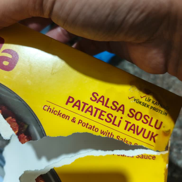 Tada Hazır Yemekte Bulunan Siyah Yabancı Madde Ve Saç Boyası Kokusu