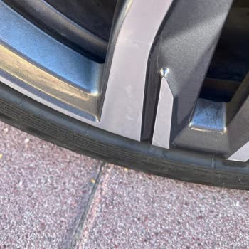Renault Megane'de Yeni Continental Lastiklerde Yanak Çatlakları Ve Güvenlik Riski