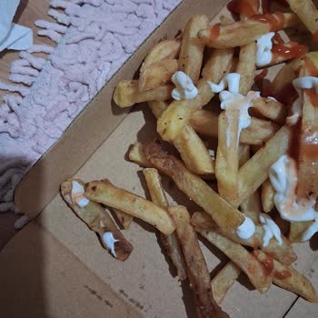 Yanmış Hamburger Ve Bayat Patates İçin İade Reddi