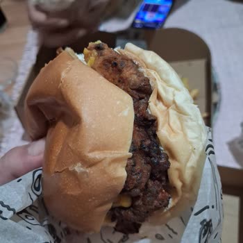 Yanmış Hamburger Ve Bayat Patates İçin İade Reddi