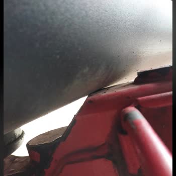 Tesla Mobil Servis Hatalı Kaldırma İşlemi Alt Muhafaza ve Marşpiyel Bölgesinde Kalıcı Hasar