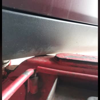 Tesla Mobil Servis Hatalı Kaldırma İşlemi Alt Muhafaza ve Marşpiyel Bölgesinde Kalıcı Hasar