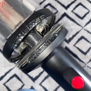 Dyson V16 Süpürgenin Kırılan Plastik Parçası Garanti Dışı