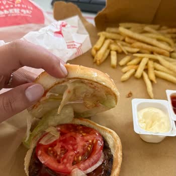 Görseldeki Double Whopper Ve Ulaşılamayan Destek Nedeniyle Yanlış Ürün