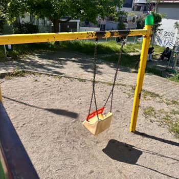 Güllük Parkı Hijyen Sorunu Ve Yetersiz Oyun Alanı