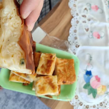 Küflü Su Böreği İçinde Siyah Küf Görüldü