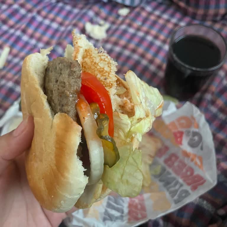 Burger King Şubesinde Hazırlıksız Hamburger Ve Soğuk Patates Kızartması, Cevapsız Müşteri Hizmeti