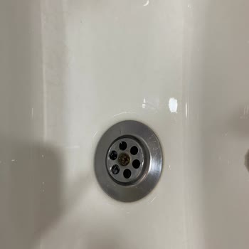 Turkuaz Seramik Daha Bir Yıl Bile Dolmadan Sarı Sarı Lekeler Oluşmaya Başladı