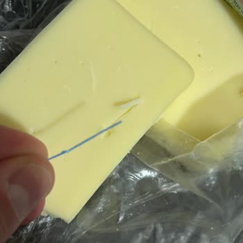Harras Kaşar Peynirinde Plastik Çubuk Tespiti Sağlık Riskine Düşürdü!
