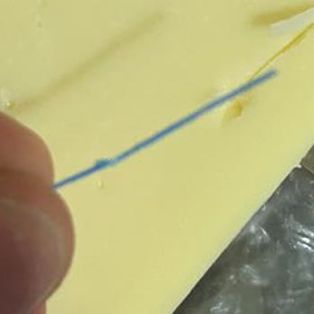 Harras Kaşar Peynirinde Plastik Çubuk Tespiti Sağlık Riskine Düşürdü!