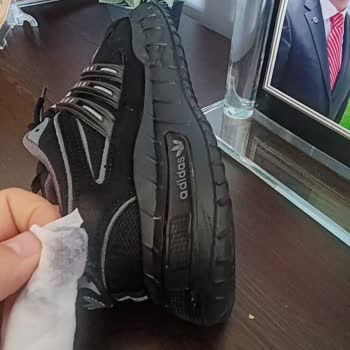 Ayakkabı Temizleyicisi Renk Solması Ve Kalıcı Hasar Yaptı, Şirket Boyama İle Gizlemeye Çalıştı