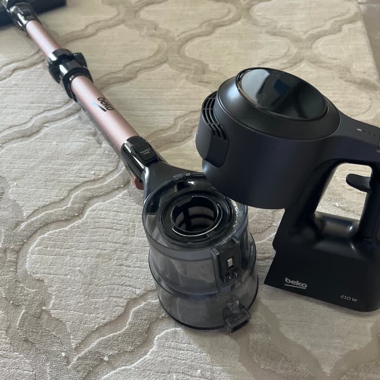 Kırılan Motor Ve Filtre Bağlantısı Beko Süpürgeyi Kullanılamaz Hale Getiriyor