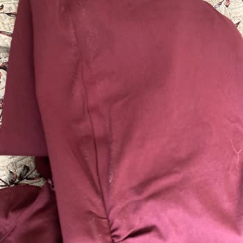 Stradivarius İstinyePark Bordo Midi Elbisesinde Tek Kullanımda İplik Dökülmesi Ve Askı Kopması