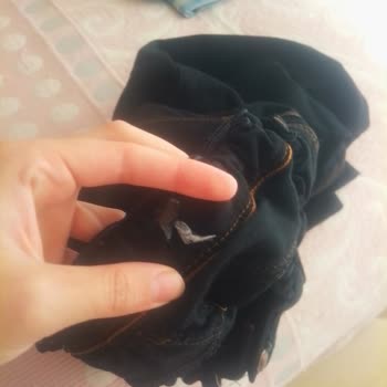 Polis Sepeti'nden Kullanılmış Ve Yırtık Pantolonlar İçin İade Talebi